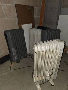 lot 6723 image: Bulk Lot of Oil Heaters - 5 Total