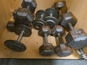 lot 2757 image: Lot of Assorted Size Dumbell Weights