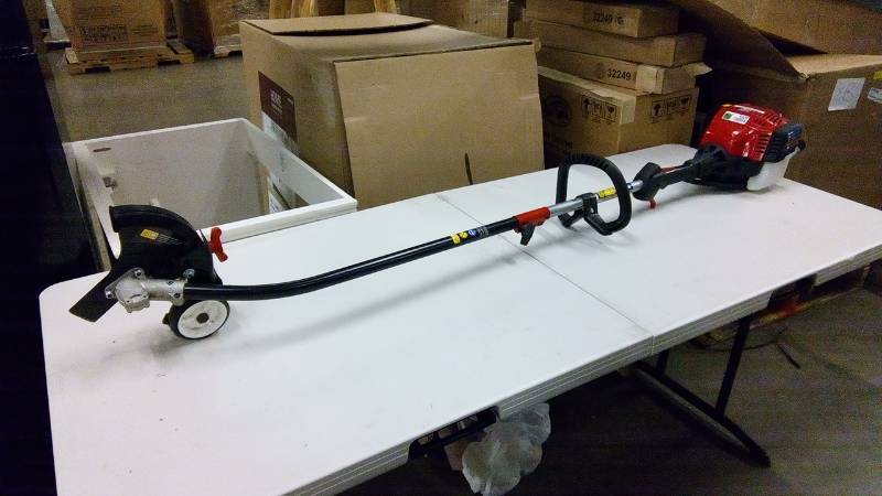 lot 4309 image: Troy-Bilt 30-cc 4-cycle Curved Shaft Edger