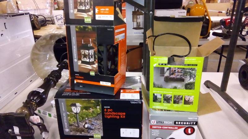 lot 4353 image: lot of lightning items