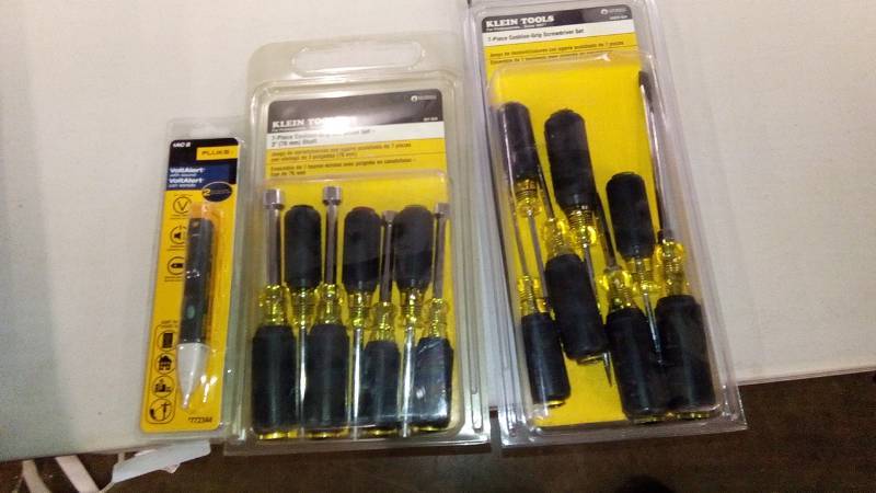 lot 4361 image: Klein screwdriver and nut driver set and fluke volt alert