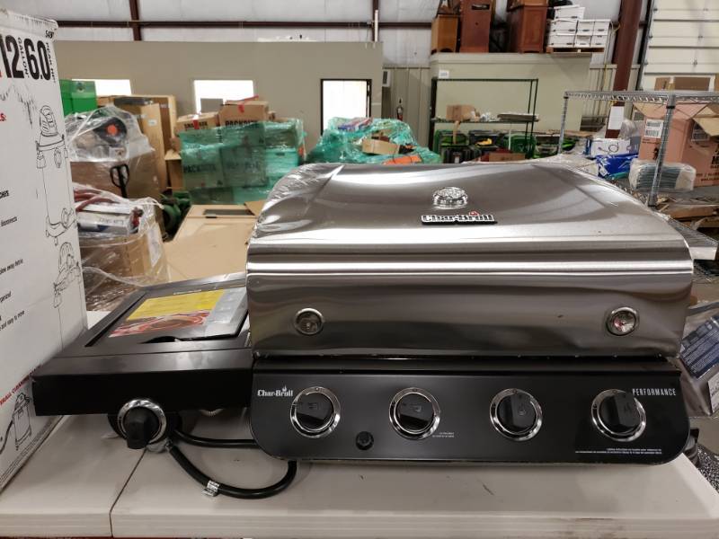 lot 4398 image: Char broil performance grill