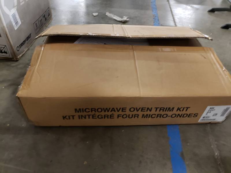 lot 4403 image: Microwave oven trim kit