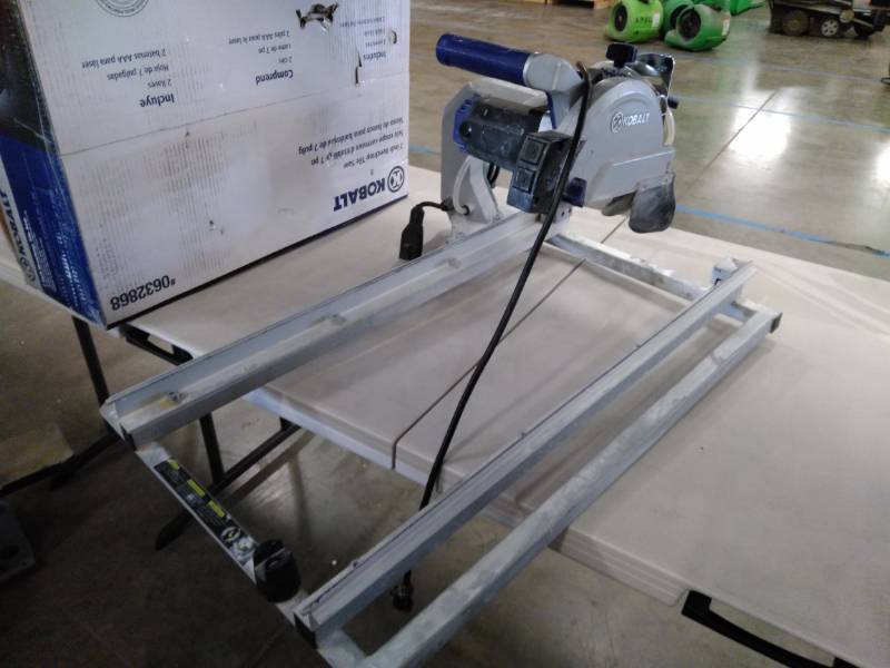 lot 4429 image: Kobalt tile saw