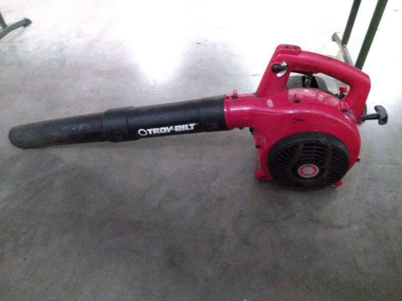 lot 4437 image: Troy-Bilt gas leaf blower