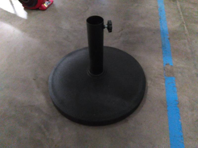 lot 4445 image: patio umbrella stand