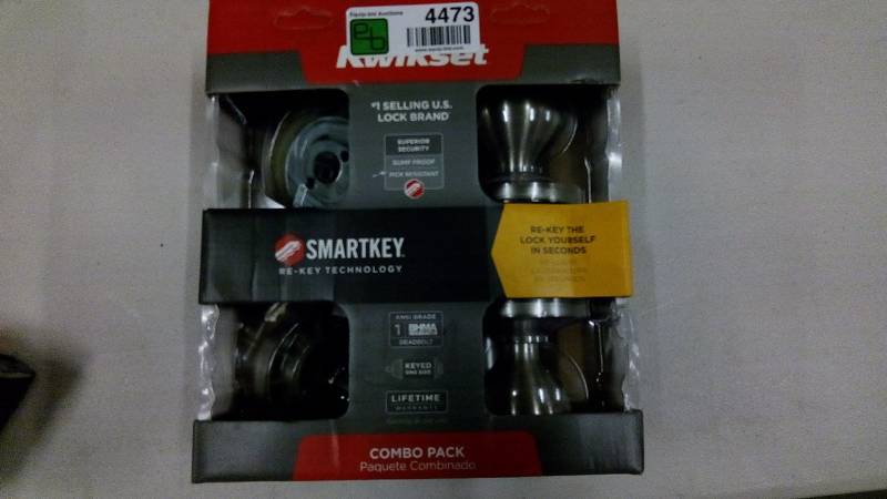 lot 4473 image: Kwikset Cameron Door Knob With Single Cylinder Deadbolt Combo Pack