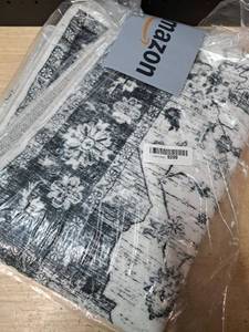 lot 3065 image: Grey and White Traditional Area Rug
