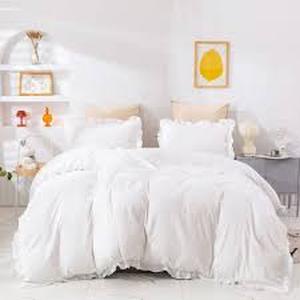lot 13251 image: White queen comforter