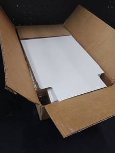 lot 5836 image: Approximately 100 small foldable boxes color white