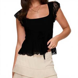 lot 6070 image: Women Y2k Lace Shirts Teen Girl Cute Short Sleeve Tees Babydoll Top Summer Crop Blouse Going Out Streetwear(Black, S) size S