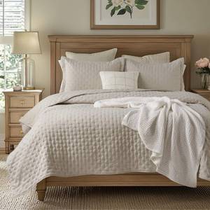 lot 7621 image: Bedsure King Quilt - Ultra Soft Quilt Bedding for Modern Farmhouse Bedroom Decor, Lightweight All-Season King Size Comforter, Natural Bedspread Coverlet 106x96 Inch