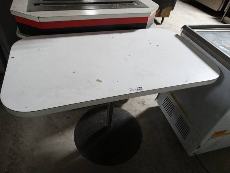 lot 5909 image: Pedestal base dining table