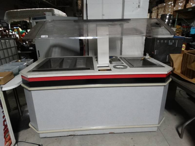 lot 5917 image: Refrigerated salad bar w soup warmer & sneeze guard on wheels