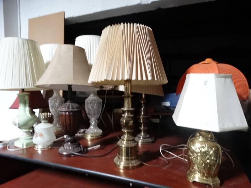 lot 5925 image: Lot of 10 various table lamps w shades
