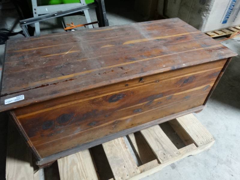 lot 5934 image: Cedar chest