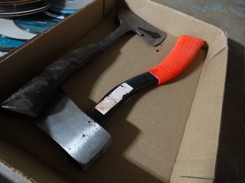 lot 5936 image: 2 hatchets