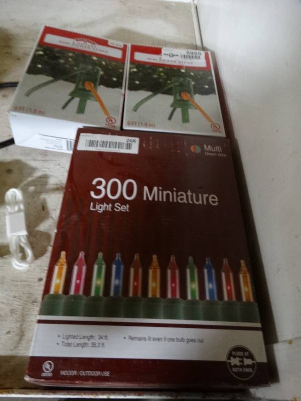 lot 5955 image: 300 mini lights & 2 outdoor power stakes- NEW