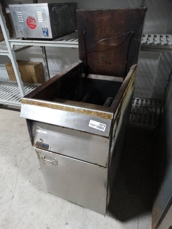 lot 5974 image: PITCO FRIALATOR COMMERCIAL HEAVY DUTY S.S NATURAL GAS 2 BASKET FRYER