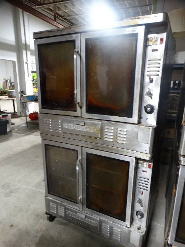lot 5976 image: Blodgett double stack convection ovens on wheels- Gas