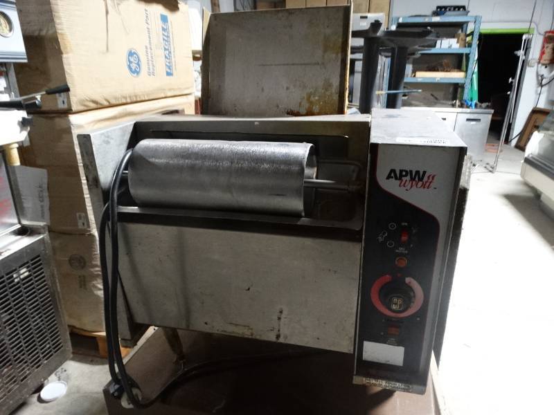 lot 5985 image: APW Wyott conveyor toaster