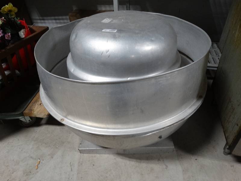 lot 5986 image: Large commercial roof top exhaust fan