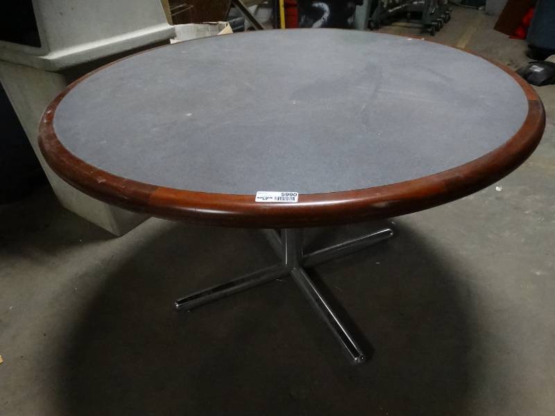 lot 5990 image: Round pedestal base dining table