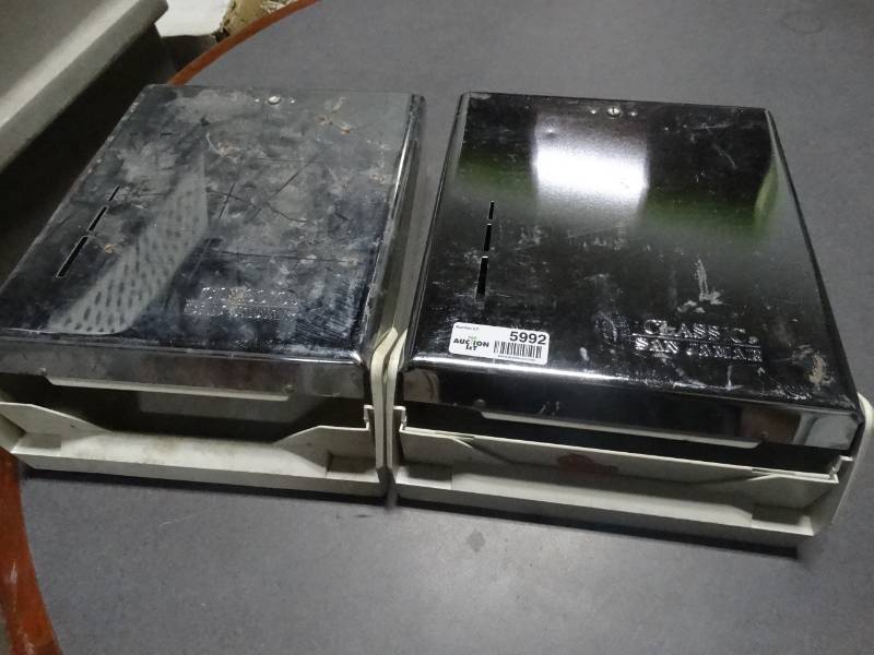 lot 5992 image: 2 paper towel dispensers
