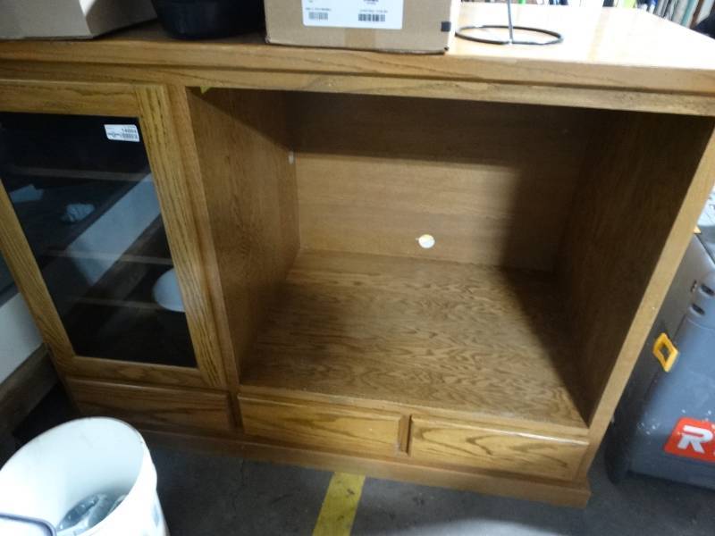 lot 14004 image: Oak media stand