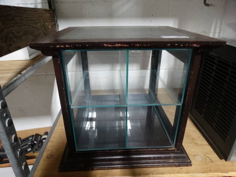 lot 14016 image: Wood & glass display case- Counter top