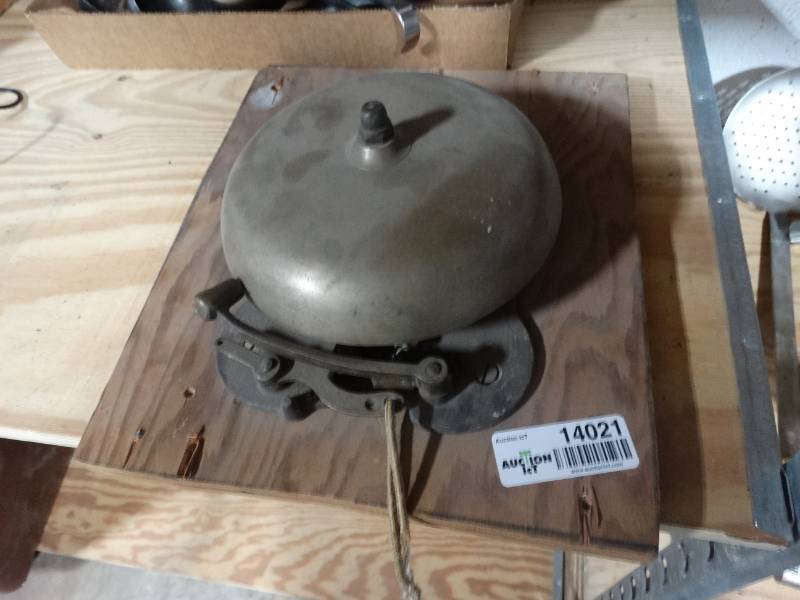 lot 14021 image: Vintage brass spring loaded bell fire bell