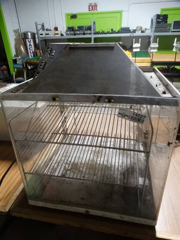 lot 14027 image: Wisco Model 690 food display warmer