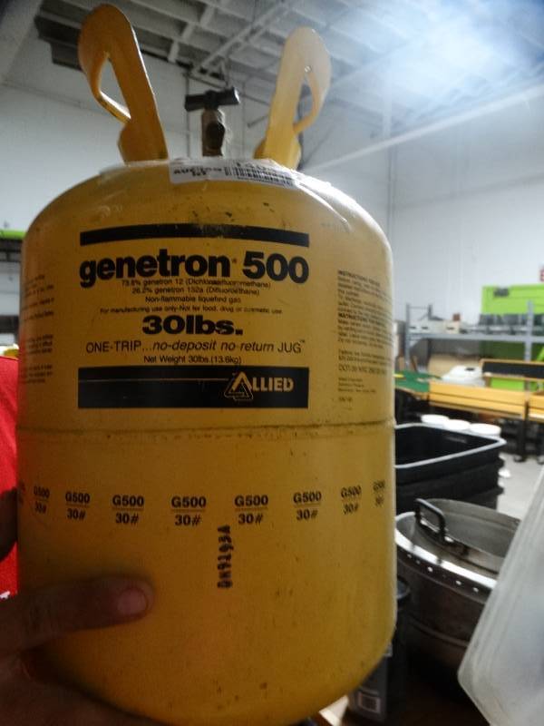 lot 14042 image: Jug of genetron 500 freon- Weighs 7.40 LB
