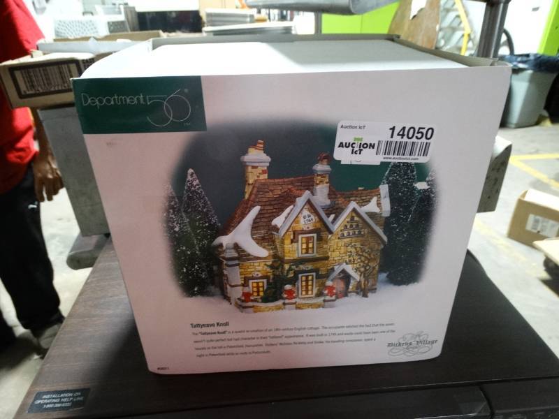 lot 14050 image: Dept 56 Christmas village house in box
