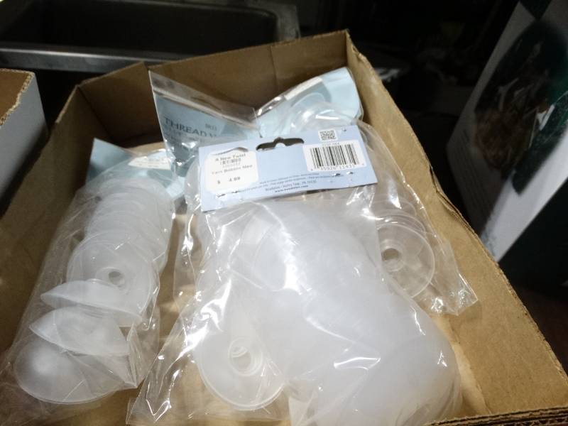 lot 14051 image: Lot of new thread winders