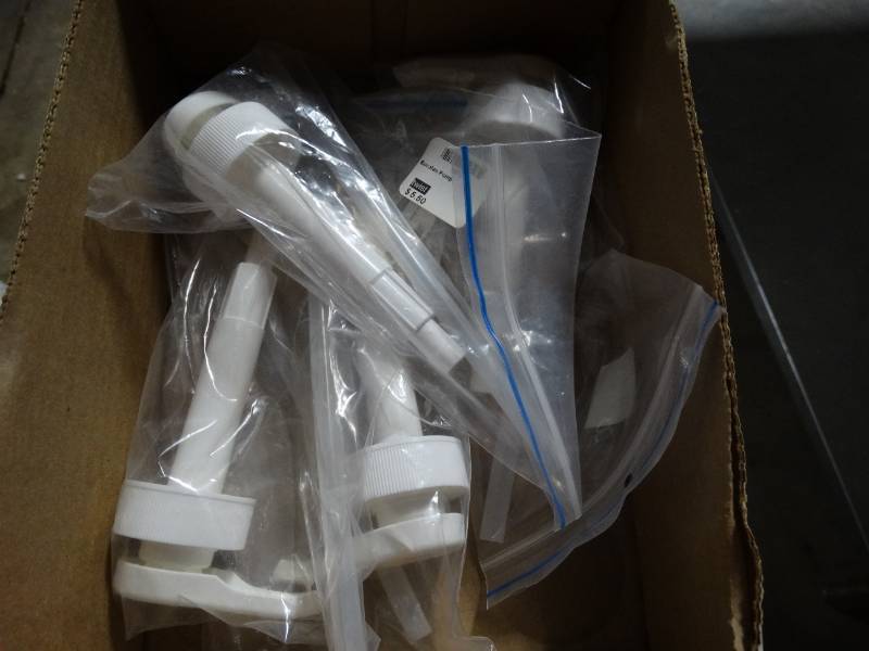 lot 14052 image: Lot of new pumps