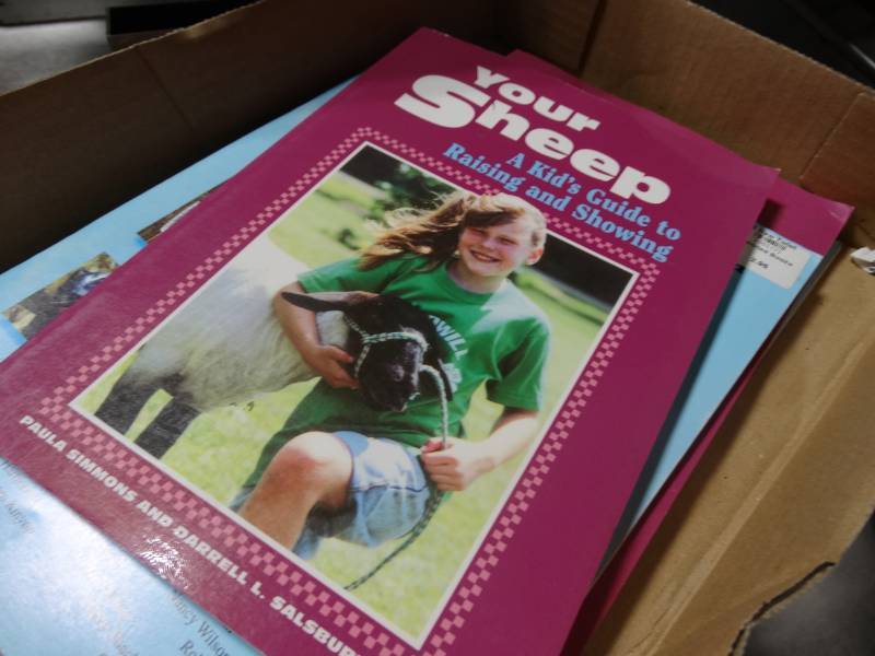 lot 14054 image: 4 books- Sheep & Alpaca magazinesbooks