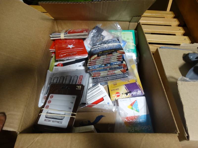 lot 14062 image: HUGE lot of new gift cards