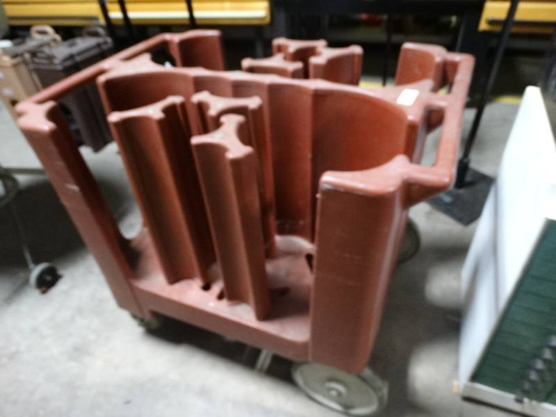lot 14072 image: Plastic dinnerwaredish cart on wheels