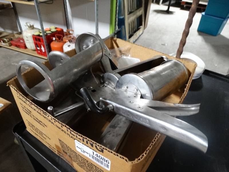 lot 14086 image: Lot of 5 saucetopping guns