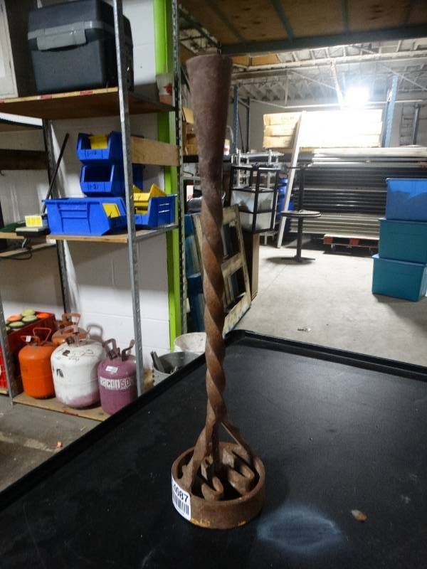 lot 14087 image: Vintage metal W branding iron