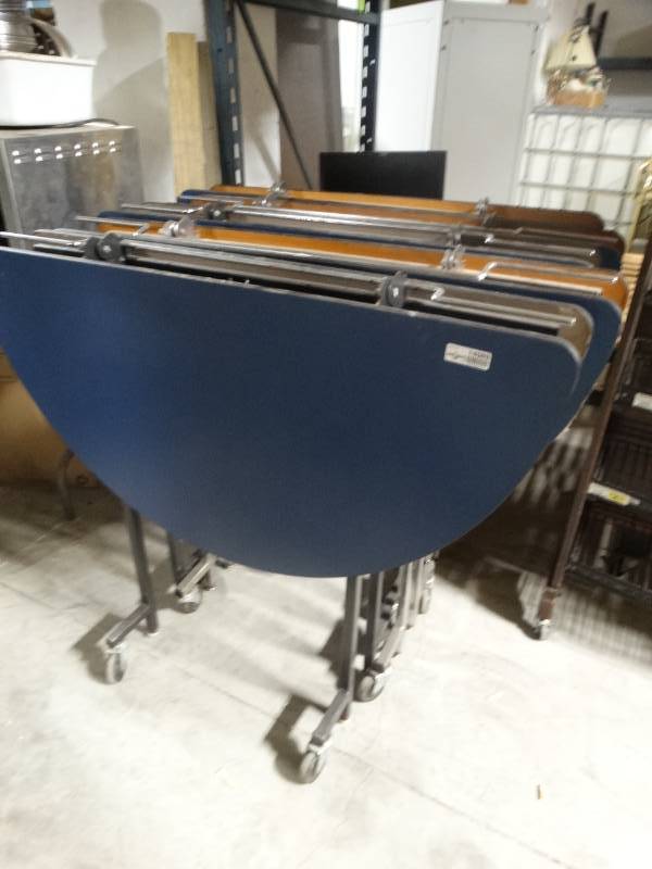 lot 14089 image: 5 round folding tables on wheels