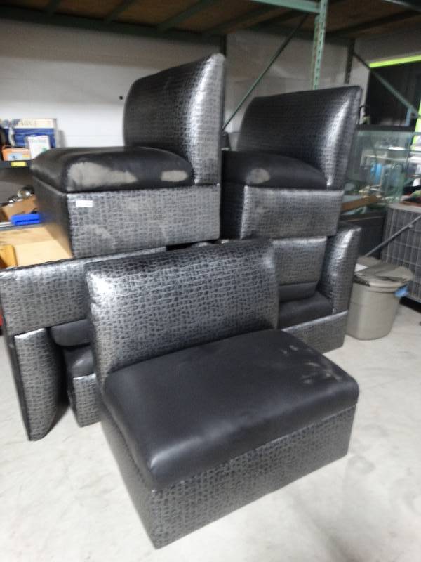 lot 14090 image: 7 matching booth seats
