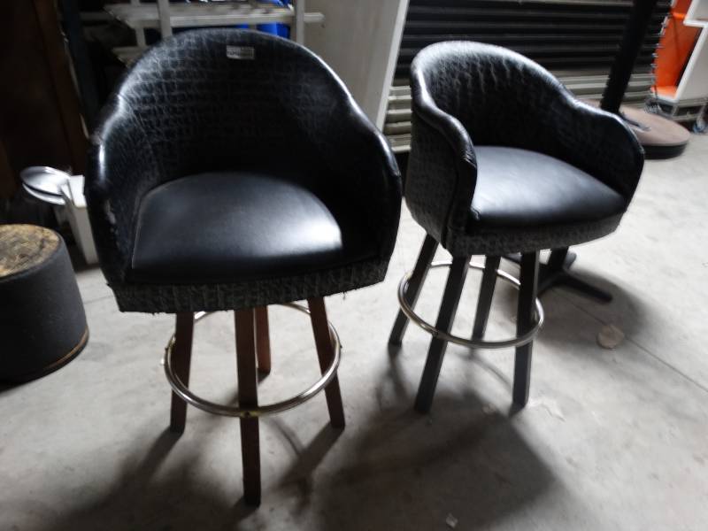 lot 14091 image: 2 matching bar stools