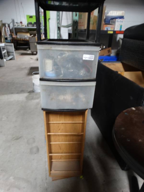 lot 14093 image: Storage drawers w various wheels hardware