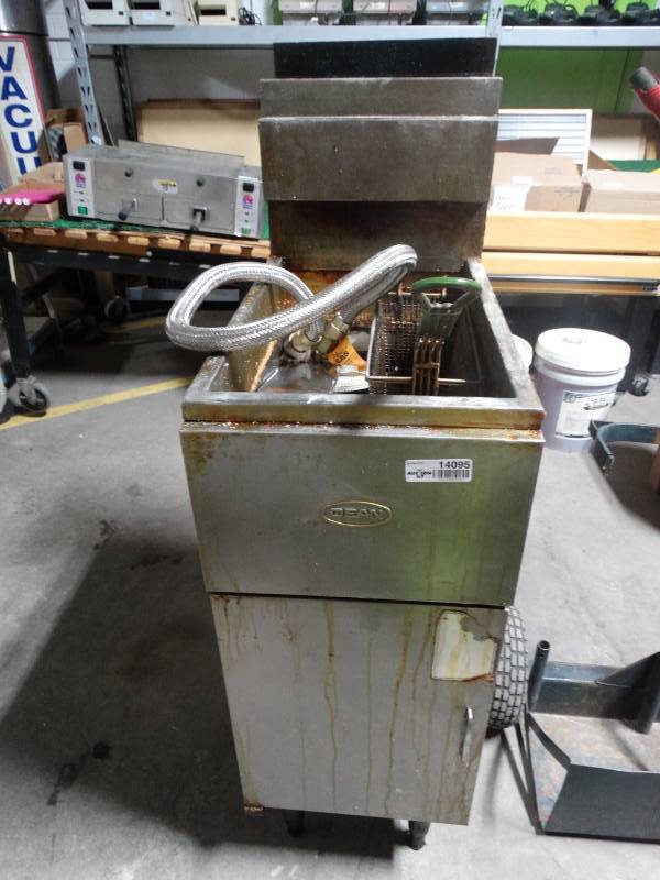 lot 14095 image: Dean commercial ss 2 basket gas fryer