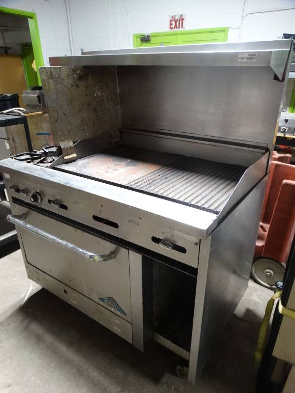 lot 14096 image: Castle commercial ss 2 burner flat grill & steak marker grill w oven- gas