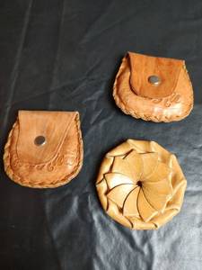 lot 16 image: Costa Rica Leather Coin Purses Set
