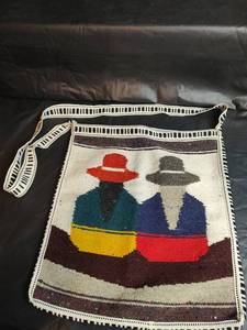 lot 19 image: Ecuadorian Wool Folk Art Shoulder Bag by Tejidos Santillan