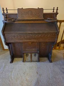 Estey Organ Co. 1800s Oak Pump Organ with Carved Details and Music Books (Excellent Condition for Age)